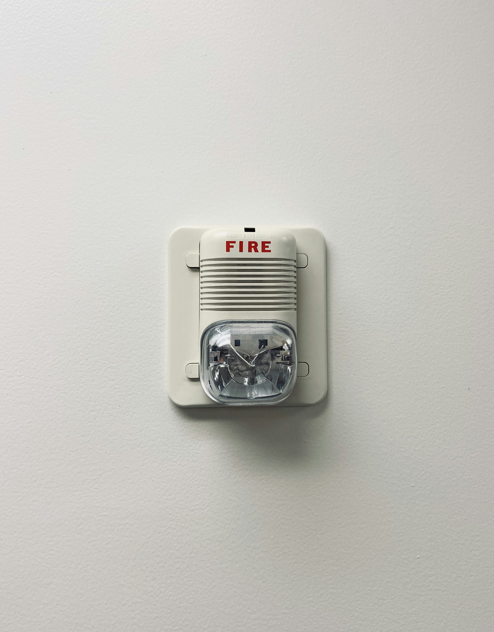 Détecteur de fumée installé au plafond - obligation légale DAAF