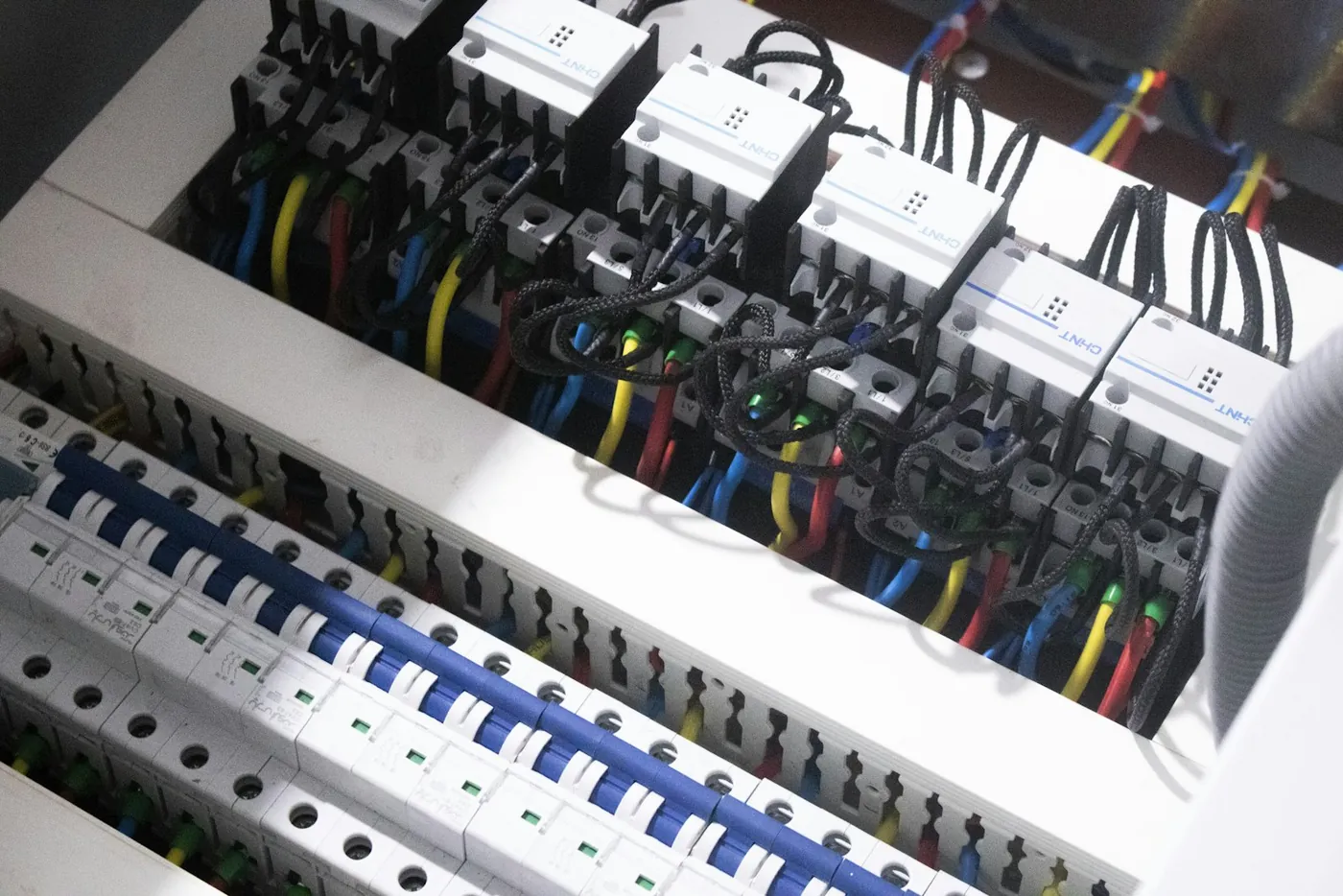 Installation électrique neuve dans un bâtiment en construction